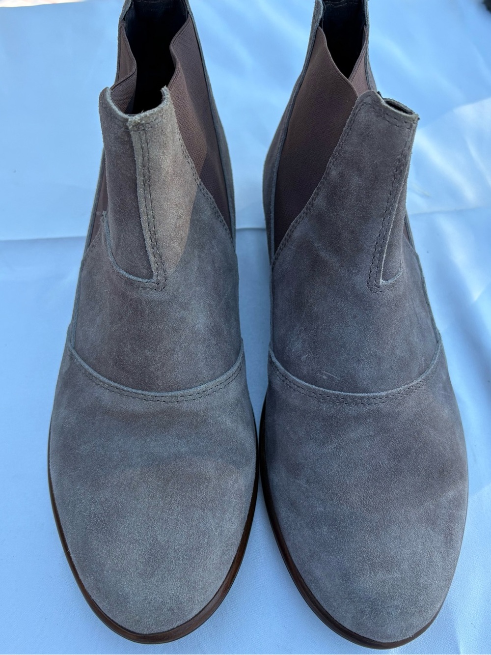 Naot Ruzgar Suede Chelsea Ankle Boots Taupe Gray Womens Size 37 US 6